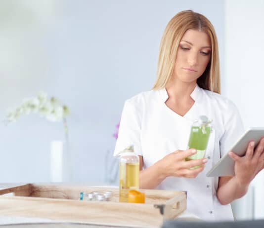 Comprendre le rôle des acides dans les routines de soin modernes