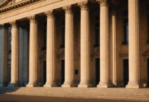 Budget : la réforme du droit d’amendement des parlementaires en débat Façade institutionnelle française symbolisant le débat budgétaire et parlementaire