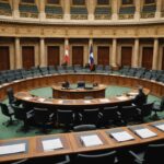 Comment le Parlement décide du budget de l’État : calendrier et enjeux pour les ménages Illustration de l'hémicycle lors de l'examen du budget de l'État
