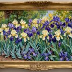 Un tableau de Monet devient l’œuvre d’art la plus chère jamais vendue en France Illustration générée par IA d'une toile impressionniste d'iris dans une salle de ventes aux enchères parisienne